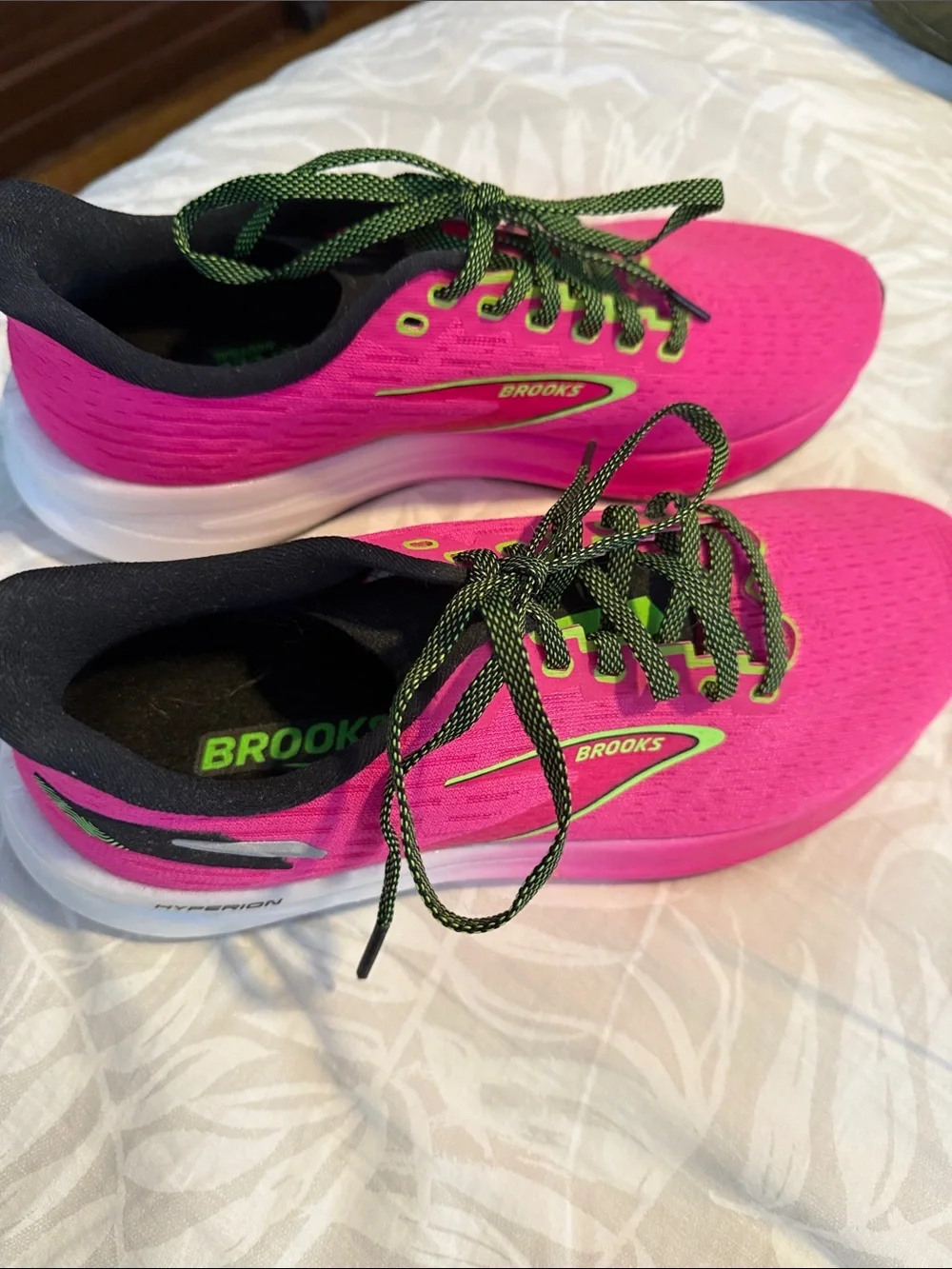 Brooks bright hot